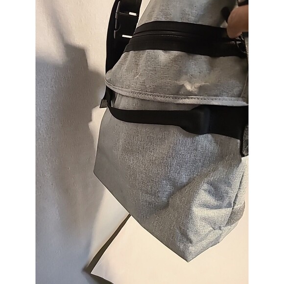 GILA River grey crossbody messenger bag. Pin Striped Liner Pink /white - Picture 8 of 12